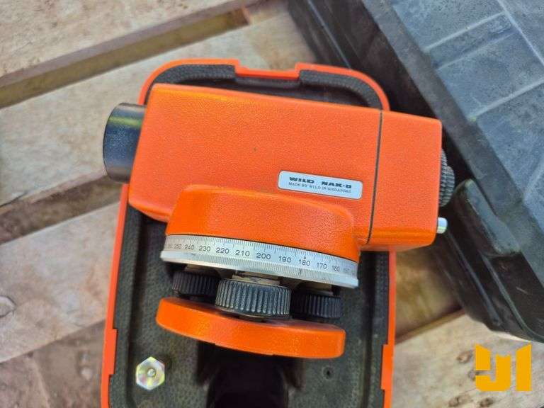 WILD HEERBRUGG NAK-0 AUTOMATIC LEVEL SN: 380095