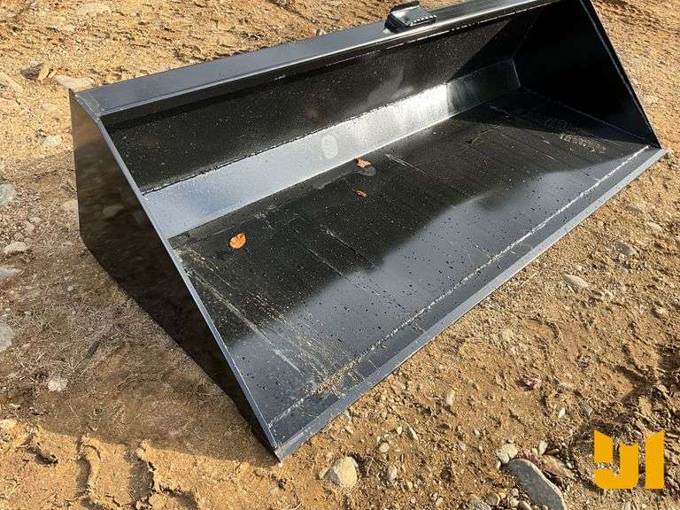 UNUSED KC 90” BUCKET W/CUTTING EDGE