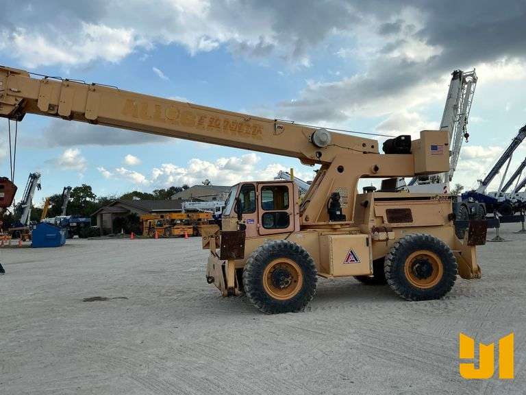 2013 BRODERSON RT300-2F ROUGH TERRAIN CRANE SN: 41904300