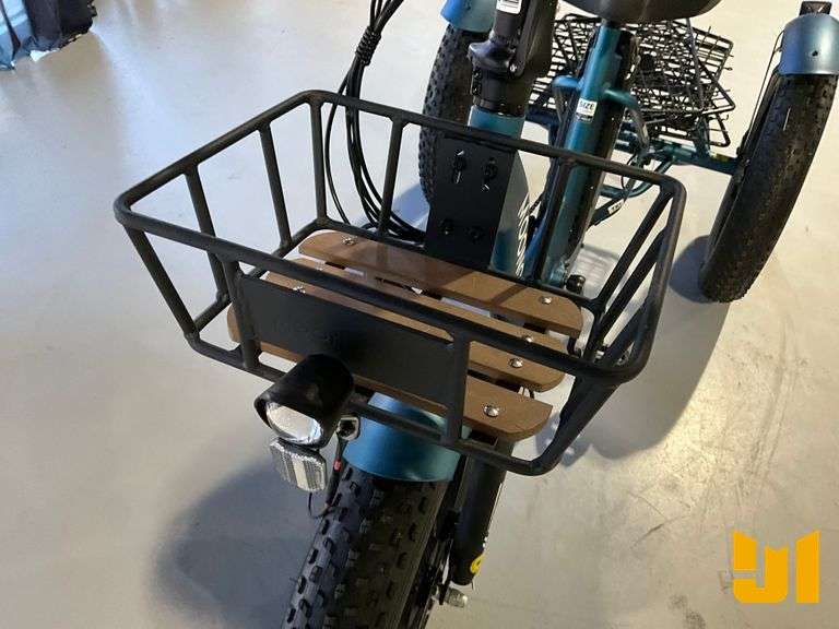 UNUSED ELECTRIC MOONCOOL TRICYCLE