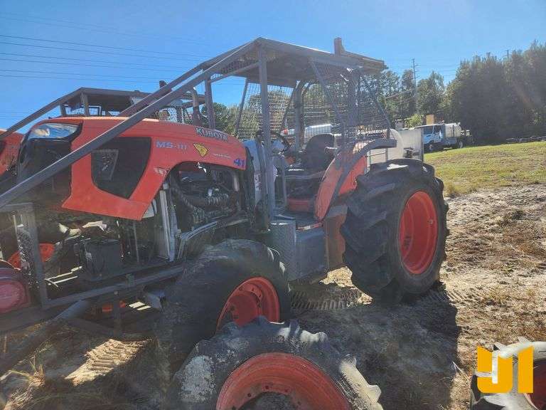 KUBOTA M5-111 4X4 TRACTOR