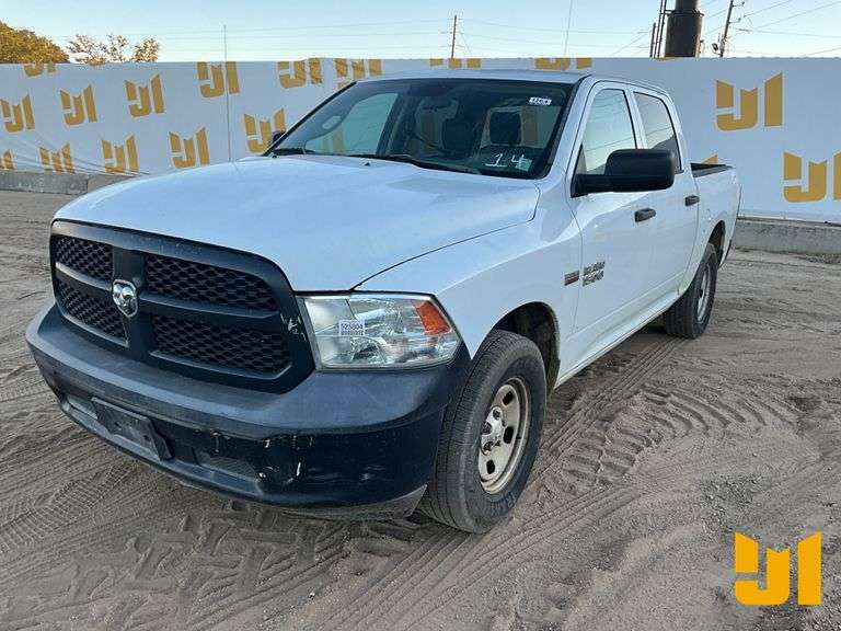 2014 RAM 1500 HEMI 5.7L CREW CAB 4X4 PICKUP VIN: 1C6RR7KTXES164632
