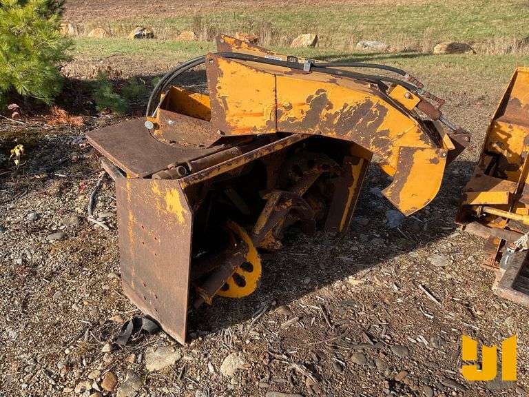 TRACKLESS 1B SNOW BLOWER ATTACHMENT SN: 1126