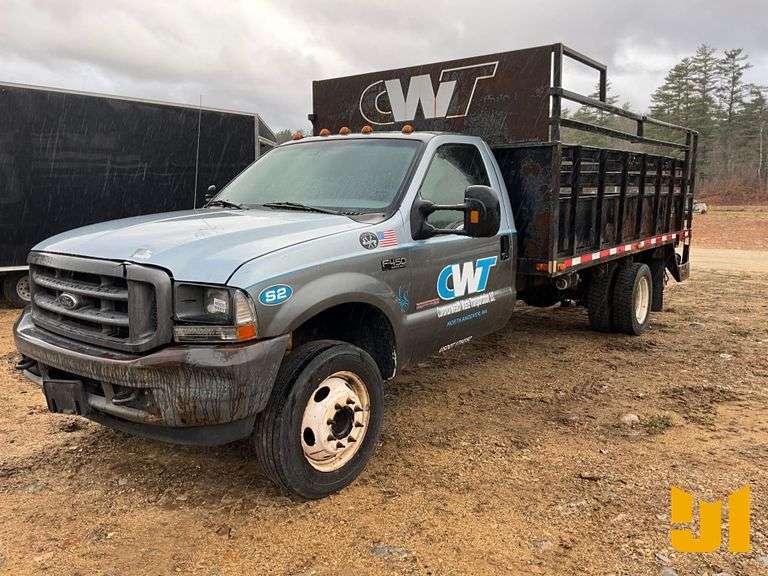 2005 FORD F450 SINGLE AXLE REGULAR CAB STAKE BED TRUCK VIN: 1FDXF46P24EB48177
