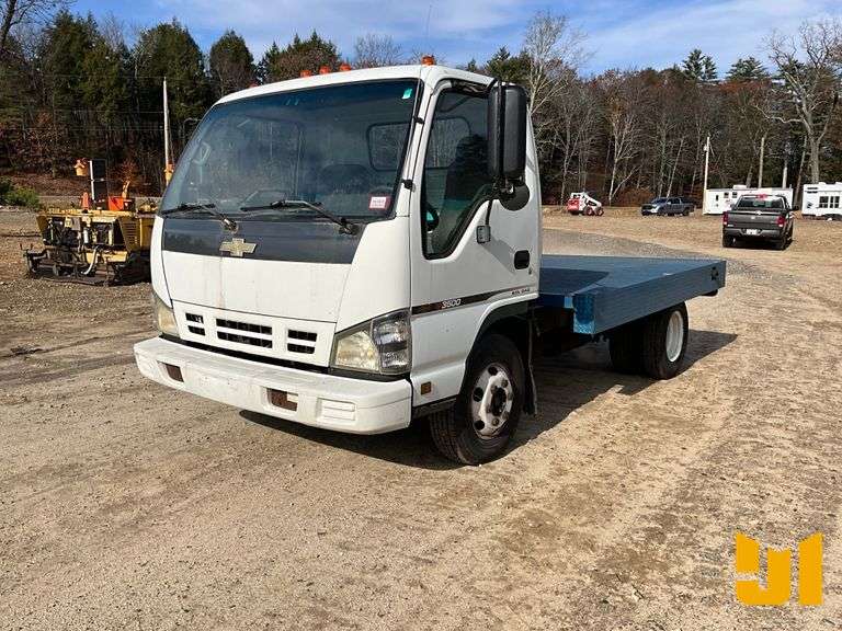 2006 CHEVROLET W4 SINGLE AXLE REGULAR CAB FLATBED TRUCK VIN: 4KBB4B1U46J800138