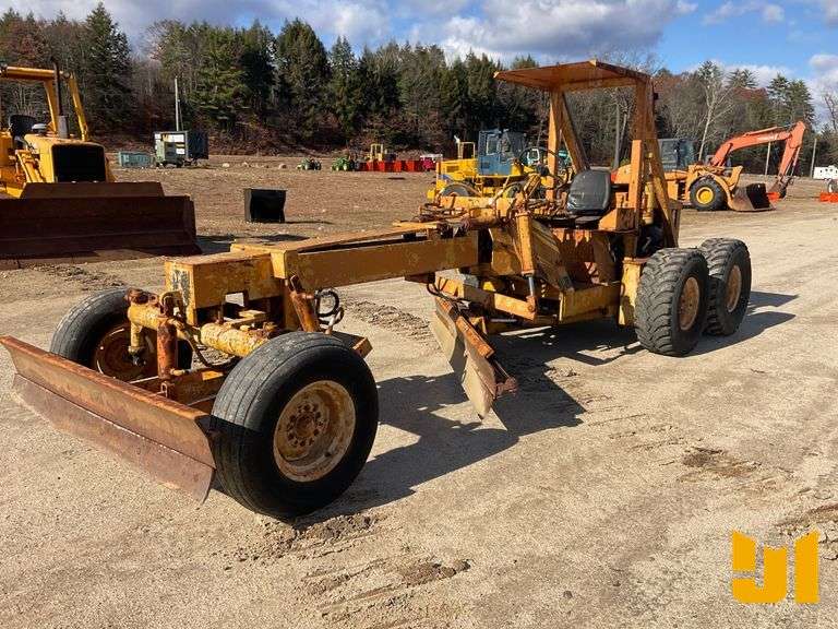 BASIC 701 MOTORGRADER SN: 7805265