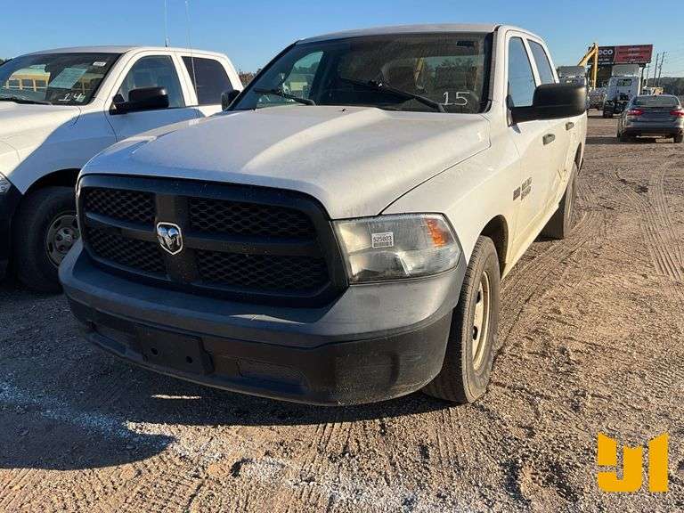 2015 RAM 1500 5.7L HEMI 1/2 TON CREW CAB PICKUP VIN: 3C6RR6KT8FG591746