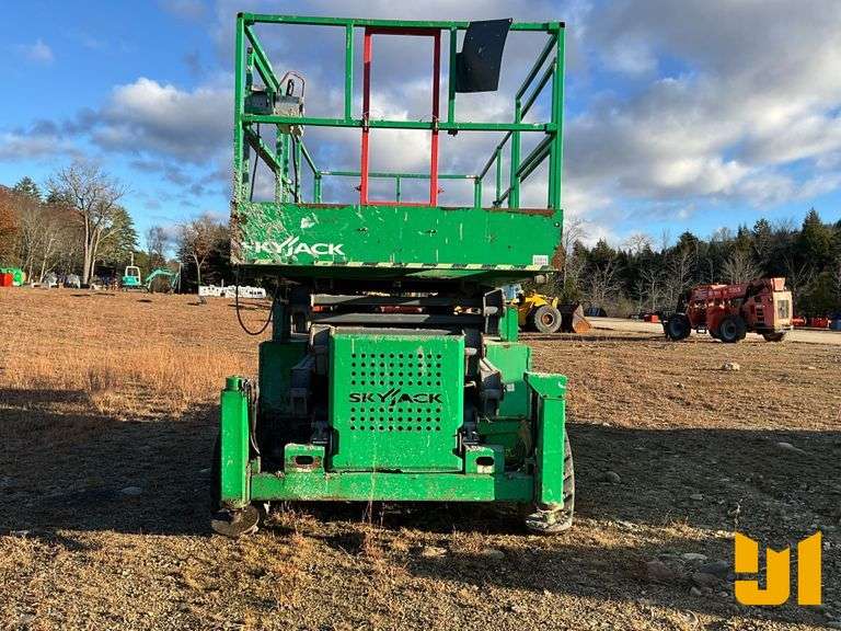 2014 SKYJACK SJ8841RT 42 SCISSOR LIFT SN: 40001425