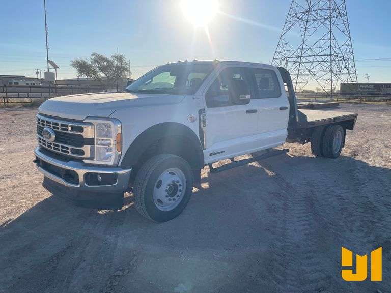 2024 FORD F-550 XLT SD CREW CAB 4X4 FLATBED TRUCK VIN: 1FD0W5HT1REC75656