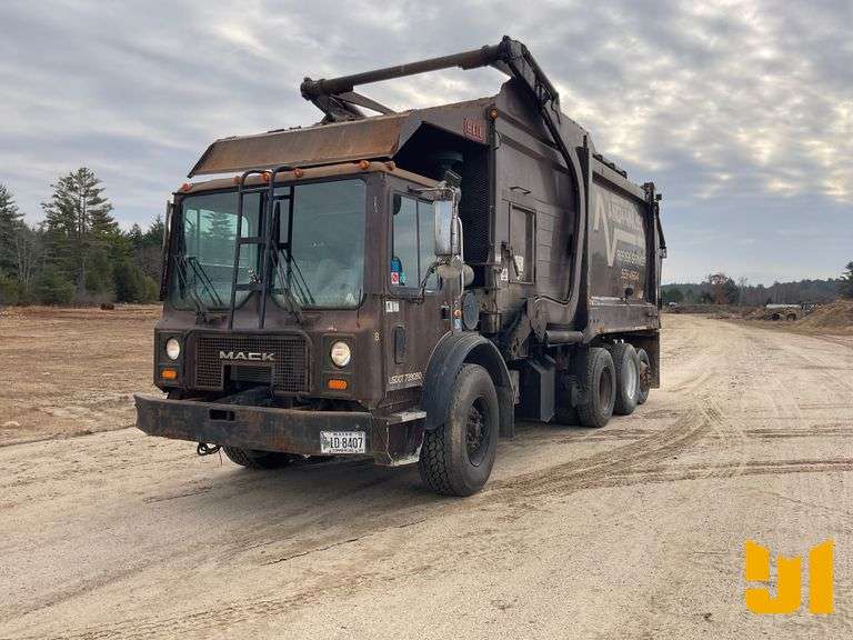 2006 MACK MR TRI FRONT LOAD COLLECTION TRUCK VIN: 1M2K189C36M033556