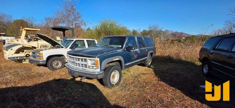 1999 CHEVROLET SUBURBAN 2500 VIN: 1GNGK26R4XJ317754