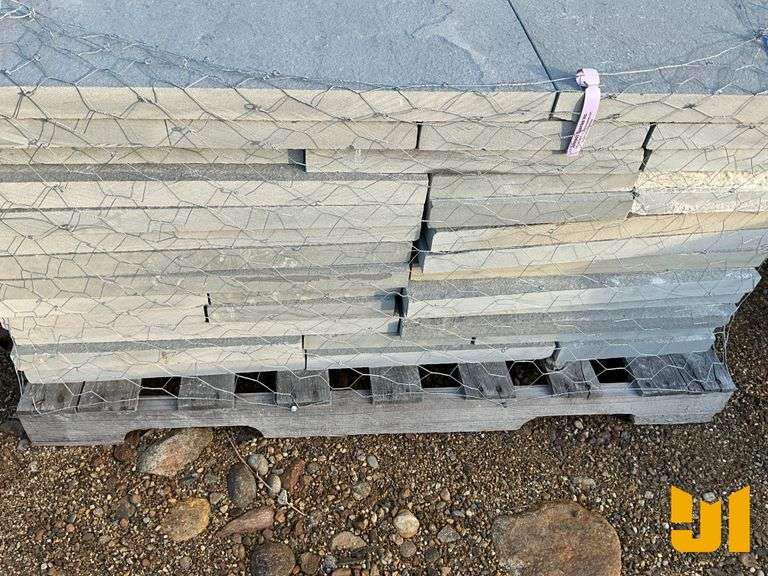 PALLET 1.5” BLUESTONE PATIO KIT