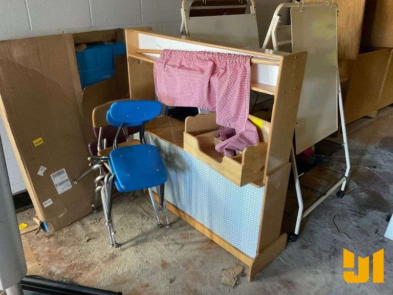 LOT OF (2) EASLES, PLAY COUNTER AND (5) SMALL CHAIRS