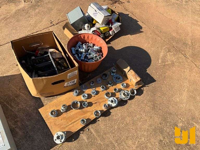 LOT OF COMPRESSION COUPLERS, FUSES, ELECTRICAL PLUGS/CONNECTORS