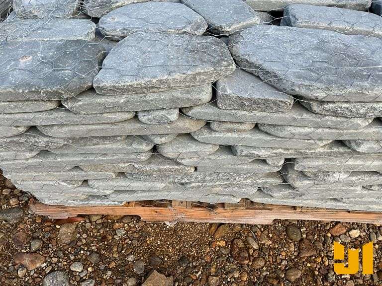 PALLET 1.5” BLUE TUMBLED IRREGULAR PAVERS