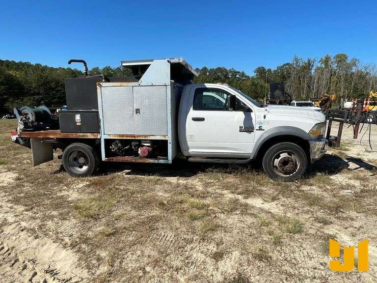 2016 RAM 5500 S/A SPRAYER / LANDSCAPE TRUCK VIN: 3C7WRNBL7GG179831