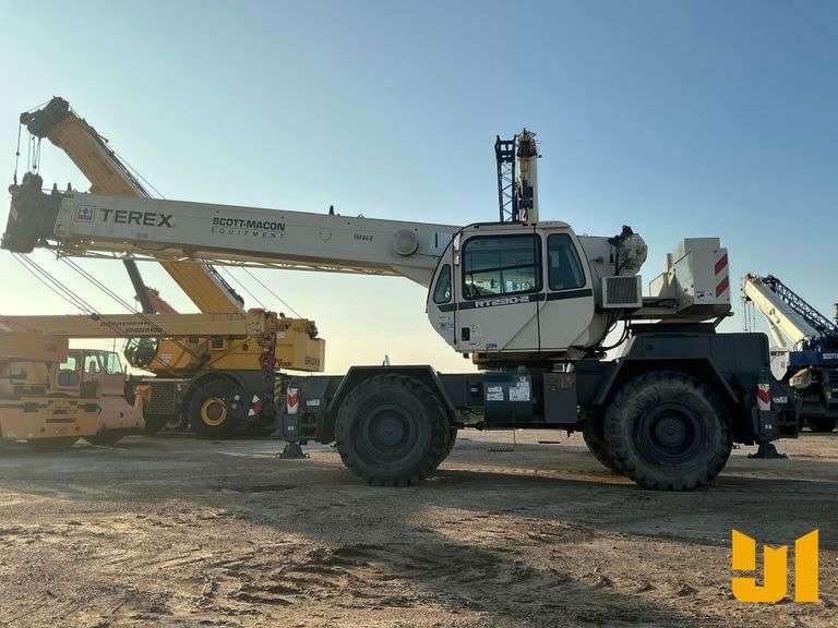 2013 TEREX RT230-2 ROUGH TERRAIN CRANE SN: 161462