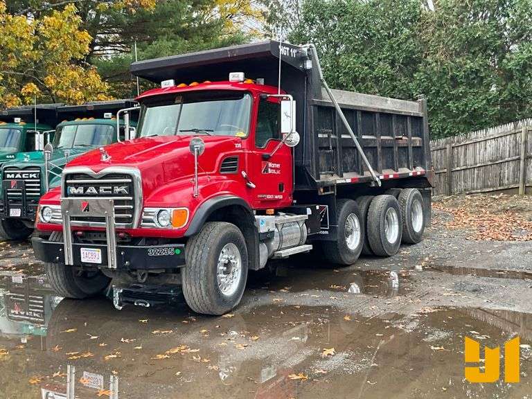 2005 MACK CV (GRANITE) TRI-AXLE DUMP TRUCK VIN: 1M2AG11C95M021715