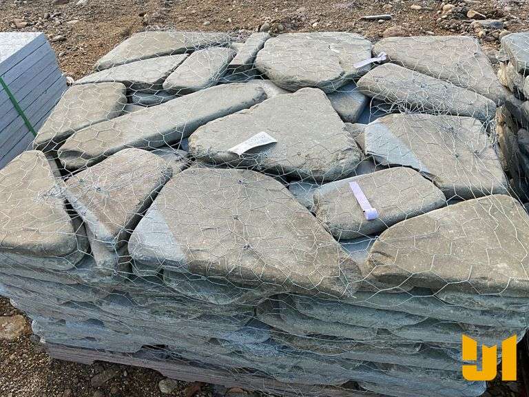 PALLET 1.5” FULL COLOR TUMBLED IRREGULAR PAVERS