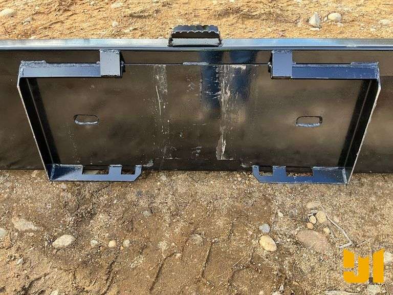 UNUSED KC 90” BUCKET W/CUTTING EDGE