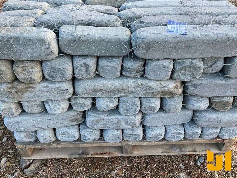PALLET OF 4” X 4” RANDOM LENGTH BLUE STONE EDGES