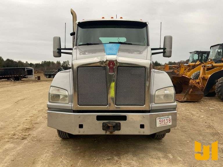 2018 KENWORTH T880 TANDEM AXLE DAY CAB TRUCK TRACTOR VIN: 1XKZDP9X8JJ211306