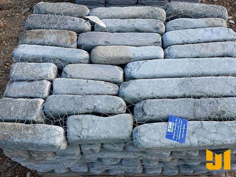 PALLET OF 4” X 4” RANDOM LENGTH BLUE STONE EDGES