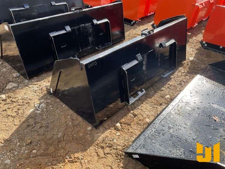 UNUSED KC 90” BUCKET W/CUTTING EDGE