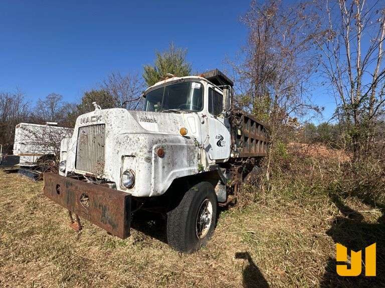 1977 MACK DM T/A TANDEM AXLE DUMP TRUCK VIN: DMM685S1147