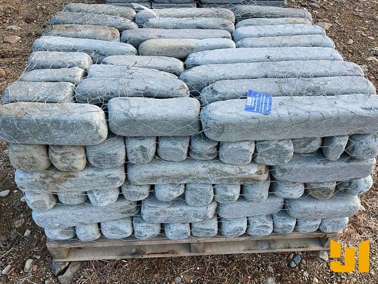 PALLET OF 4” X 4” RANDOM LENGTH BLUE STONE EDGES