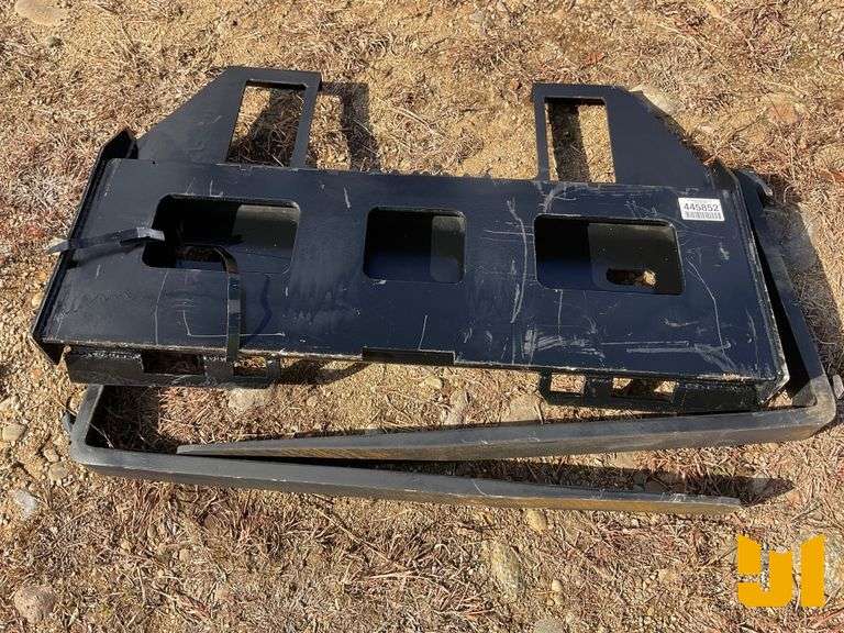 UNUSED KC 45” FORK FRAME W/42” FORKS