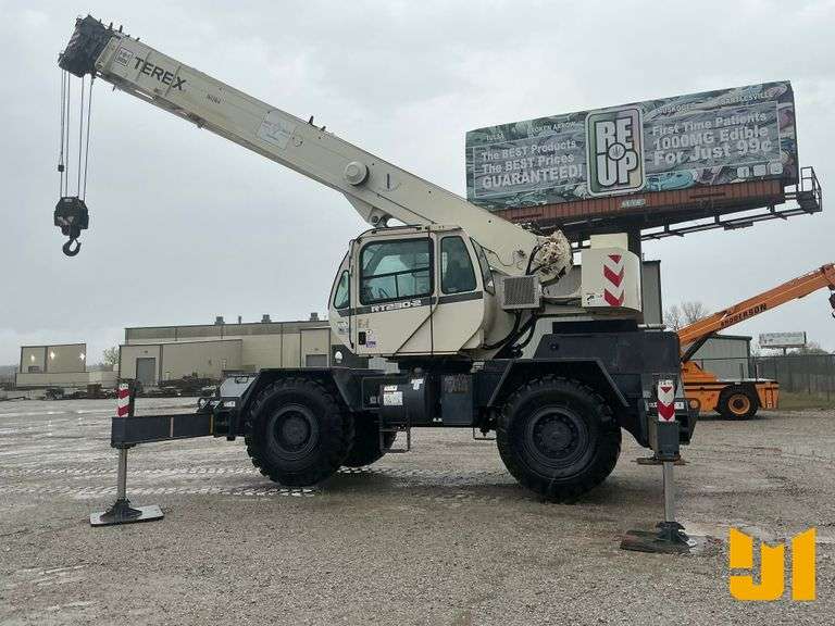 2013 TEREX RT230 ROUGH TERRAIN CRANE SN: 161384