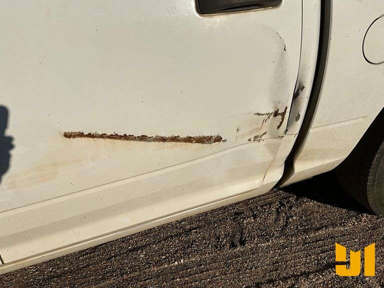 2015 RAM 1500 5.7L HEMI 1/2 TON CREW CAB PICKUP VIN: 3C6RR6KT8FG591746