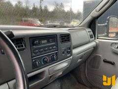 2005 FORD F450 SINGLE AXLE REGULAR CAB STAKE BED TRUCK VIN: 1FDXF46P24EB48177