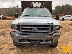 2005 FORD F450 SINGLE AXLE REGULAR CAB STAKE BED TRUCK VIN: 1FDXF46P24EB48177