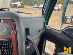 2013 MACK CXU 613(PINNACLE) TANDEM AXLE REGULAR CAB FLATBED TRUCK VIN: 1M2AW02C9DM033146