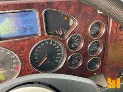 2013 MACK CXU 613(PINNACLE) TANDEM AXLE REGULAR CAB FLATBED TRUCK VIN: 1M2AW02C9DM033146