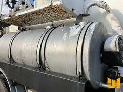 2001 STERLING L7500 S/A VAC VIN: 2FZAA0AK71AB56467