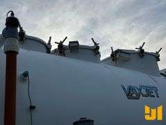 2001 STERLING L7500 S/A VAC VIN: 2FZAA0AK71AB56467