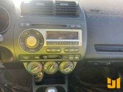 2008 HONDA FIT VIN: JHMGD38648S048290 2WD