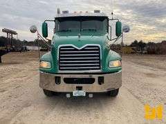 2013 MACK CXU 613(PINNACLE) TANDEM AXLE REGULAR CAB FLATBED TRUCK VIN: 1M2AW02C9DM033146