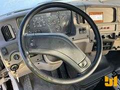 2001 STERLING L7500 S/A VAC VIN: 2FZAA0AK71AB56467