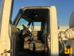 2012 INTERNATIONAL SF667 TANDEM AXLE REAR DISCHARGE MIXER TRUCK VIN: 1HTGSSHT0CJ696962