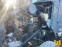 1993 KENWORTH T800 VIN: 1XKDDB9X1PS585823