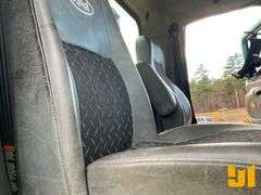 2013 MACK CXU 613(PINNACLE) TANDEM AXLE REGULAR CAB FLATBED TRUCK VIN: 1M2AW02C9DM033146