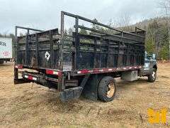 2005 FORD F450 SINGLE AXLE REGULAR CAB STAKE BED TRUCK VIN: 1FDXF46P24EB48177