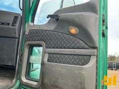 2013 MACK CXU 613(PINNACLE) TANDEM AXLE REGULAR CAB FLATBED TRUCK VIN: 1M2AW02C9DM033146