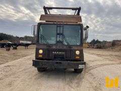 2006 MACK MR TRI FRONT LOAD COLLECTION TRUCK VIN: 1M2K189C36M033556