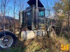 1993 KENWORTH T800 VIN: 1XKDDB9X1PS585823