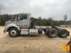 2018 KENWORTH T880 TANDEM AXLE DAY CAB TRUCK TRACTOR VIN: 1XKZDP9X8JJ211306